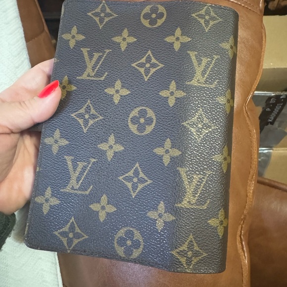 Louis Vuitton Monogram Agenda Cover - Picture 2 of 12